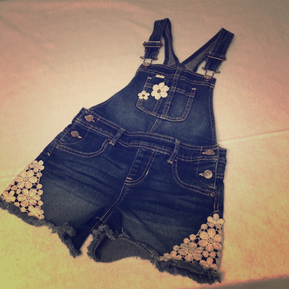 Overall jean shorts!